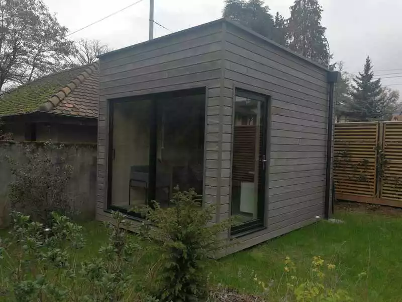 bureau de jardin en bois avec menuiseries aluminium noir sablé